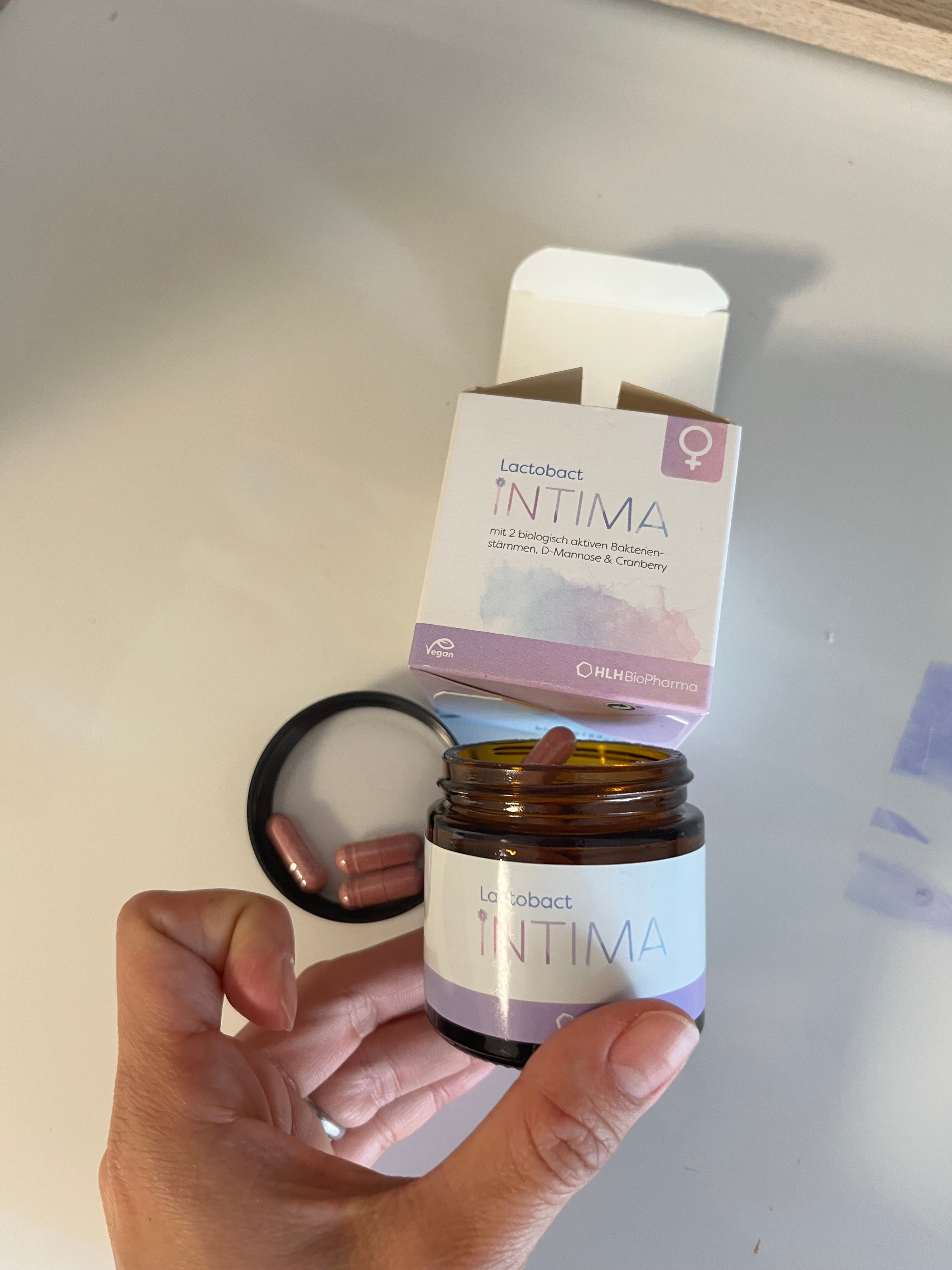 HLH Lactobact Intima Probiotika für den Intimbereich der Frau und Kapseln gegen Harnwegsinfektionen, 30 Kapseln (enthalten Cranberry, Mannose und andere Inhaltsstoffe, die speziell für die Intimhygiene der Frau entwickelt wurden).